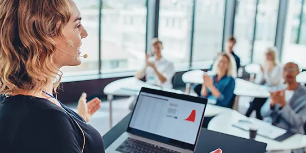 高整合性与安全性-演讲台的电动推杆解决方案